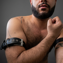 Load image into Gallery viewer, Leather armbands

