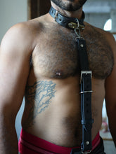 Load image into Gallery viewer, Leather middle body strap
